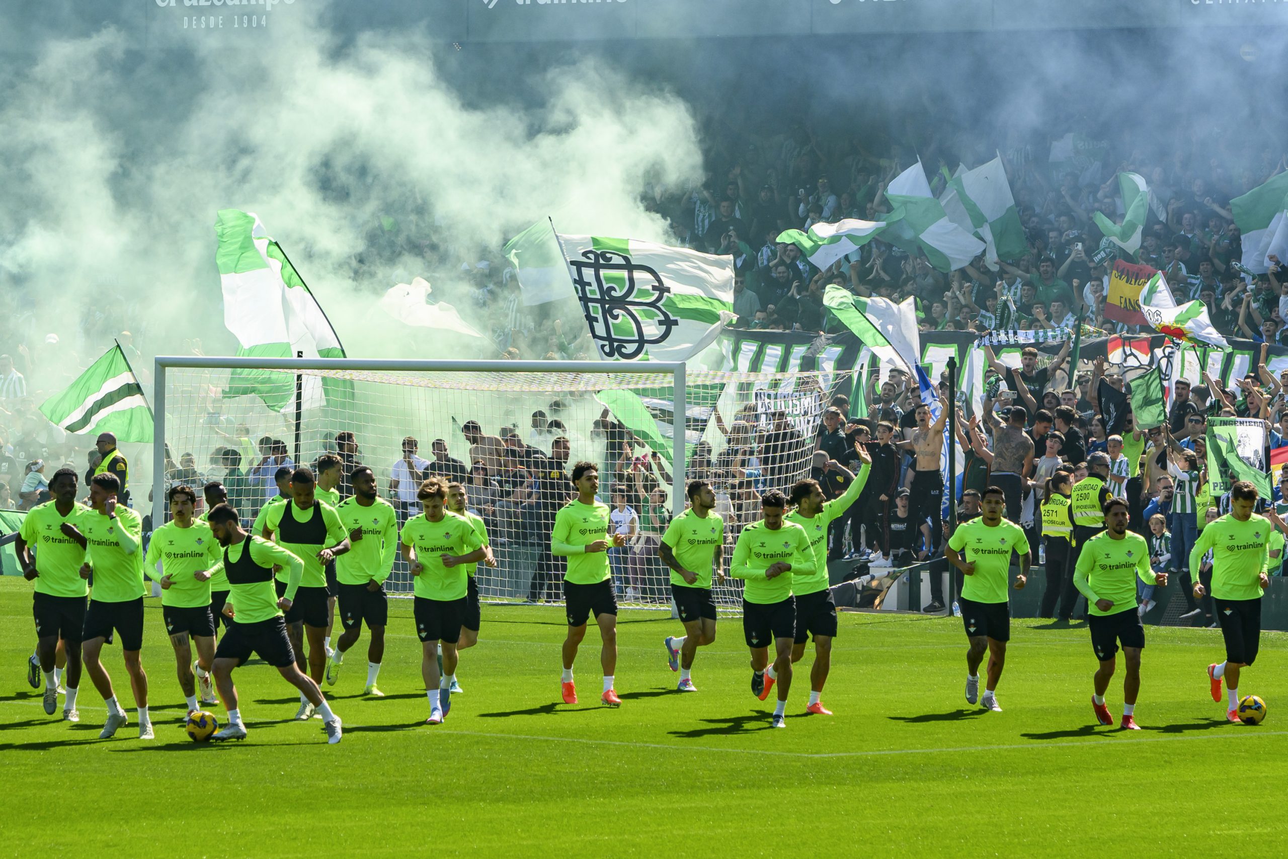 Más de 31.500 espectadores en el entrenamiento del Betis