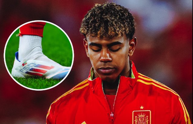 Las dos banderas en las botas de Lamine Yamal en homenaje a sus padres