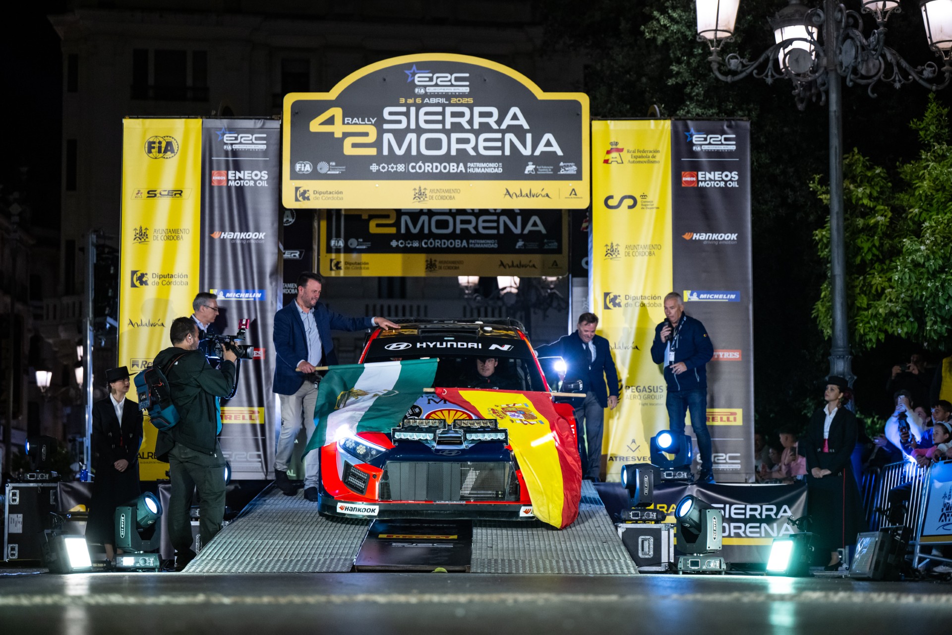El Hyundai del belga en el arco de salida de Córdoba.