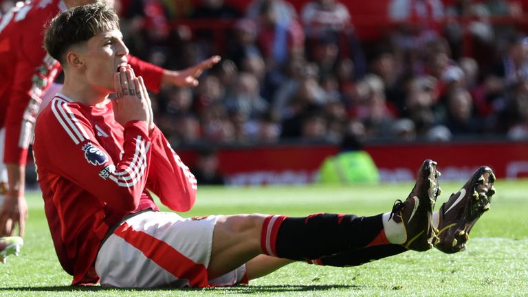 Manchester United's Alejandro Garnacho reacts to a missed chance against Manchester City 
