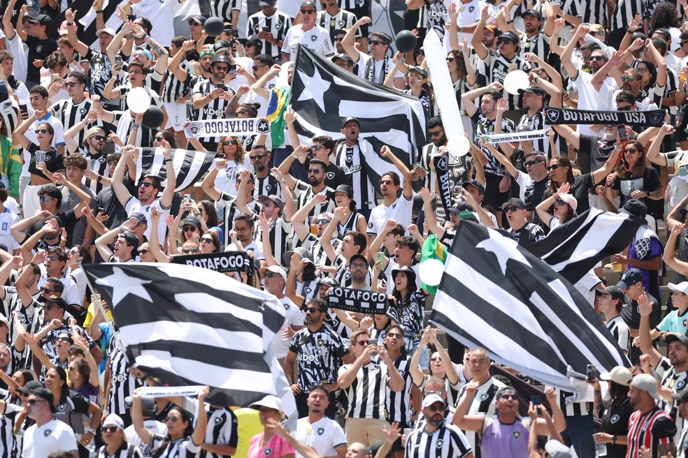 Torcida do Botafogo no Rose Bowl, em Pasadena, Califórnia — Foto: Vitor Silva/Botafogo